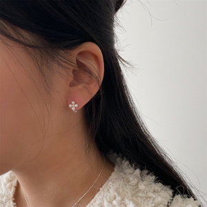 CANNER New Design 925 <b>Sterling</b> <b>Silver</b> 18K Gold Plated Classic White Flower Pearls <b>Huggies</b> <b>Earrings</b> for Wedding - Product Image 5