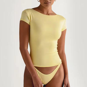 Vêtements de sport personnalisés extensibles dans les 4 sens pour femmes, hauts de yoga actif à manches courtes et au bas du dos, t-shirts de sport de compression souples et ajustés - Product Image 3