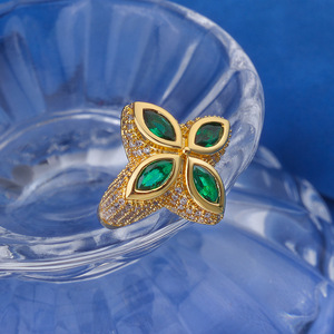 Vente en gros OEM Bague flocon de neige à 2 rangs en Moissanite GRA VVS, en Argent 925 plaqué Or 18K, sertie à griffes, style Hip Hop, Bijoux fins personnalisés, Fournisseur - Product Image 3