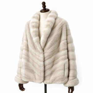 เสื้อโค้ทสั้นผู้หญิงฤดูหนาว แบรนด์ Pearl Genuine Mink แบบลำลอง กันลม ซับในโพลีเอสเตอร์ ย้อมสีพื้น แต่งปกผ้าขนสัตว์แบบพับได้เต็มตัว - Product Image 3