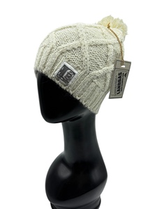 Vente en gros Bonnet en câble argenté brillant avec patch en cuir et impression en silicone 56-58cm Méthode POM en ligne - Product Image 3