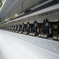 Fabrication automatique d'éco-solvant d'imprimante/traceur à jet d'encre à 2 têtes de grand format de Yinstar pour l'impression de papier peint de Photo de bâche de vinyle