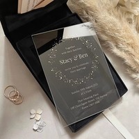 Boîte de suite d'invitation de mariage de luxe en velours noir avec monogramme doré, choix de plat en acrylique, RSVP, impression personnalisée