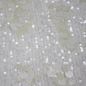 LH Brand Clothing Vêtements pour femmes Tulle blanc <span class=keywords><strong>en</strong></span> <span class=keywords><strong>maille</strong></span> brodée de dentelle Tissu à paillettes pour la fête de mariage Robes de mariage à paillettes pour filles - Product Image 4