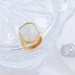Magnifique bague Unique en acier inoxydable tendance pour femmes, coquille blanche personnalisée pour hommes, or - Product Image 3