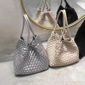 Sac panier en cuir tressé artisanal haut de gamme pour femme, grande capacité, souple, à porter à la main, style mini dumpling, pour mère et fille - Product Image 4