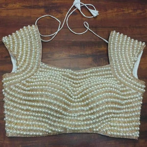 Blusa de Saree de Diseño con Cuentas de Perlas de Marfil y Oro, Blusa Bordada a Mano para Novias y Fiestas - Product Image 1