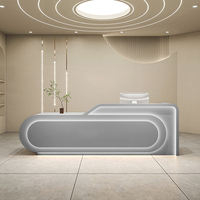 Bureau de réception moderne incurvé à cannelures blanches pour Spa Hôtel Hôpital Logistique Bureau Style futuriste en bois