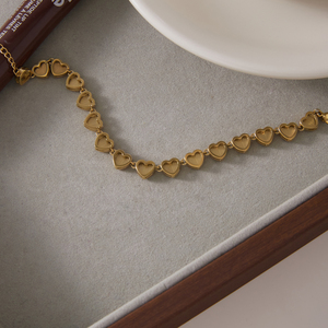 Pulsera de Acero Inoxidable con Dije de Corazón Pulido Clásico de J&D Jewelry, Chapado en Oro de 18K, Resistente al Agua, Joyería Romántica para Mujer - Product Image 5