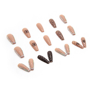 24 <span class=keywords><strong>faux</strong></span> <span class=keywords><strong>ongles</strong></span> longs en forme de cercueil à presser, motif diamant - French manucure scintillante nude et café, embouts d'<span class=keywords><strong>ongles</strong></span> avec logo étincelant, vente en gros - Product Image 4