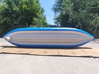 L'usine fournit des kayaks trois places à prix abordable. Kayaks gonflables portables et démontables se vendent bien