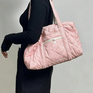 Lovely Quilted Pink Gingham Weekender Bag Bolso de viaje de tamaño generoso Bolso informal lindo para mujer - Product Image 6