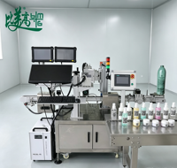 Machine de codage laser UV et de correspondance de codes pour bouteilles de produits chimiques quotidiens avec tri des bouteilles et collecte de codes QR internes et externes