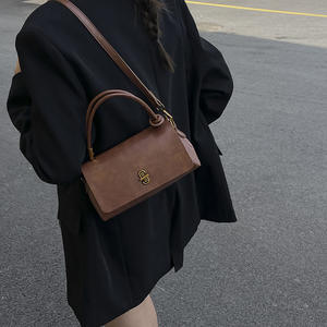 Nuova <span class=keywords><strong>Borsa</strong></span> da Donna 2026 Retrò alla Moda Geometrica con <span class=keywords><strong>Tracolla</strong></span> Singola Piccola Quadrata <span class=keywords><strong>a</strong></span> Spalla/<span class=keywords><strong>Tracolla</strong></span> Versione Coreana di Nicchia - Product Image 2