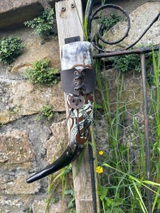 Corne à boire viking avec support en fer, mug en corne vintage, corne à boire inspirée du Moyen Âge avec support en fer à bas prix - Product Image 4