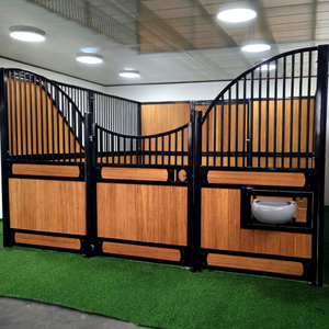 Écurie de <span class=keywords><strong>chevaux</strong></span> préfabriquée de style ferme britannique, portable, personnalisable, installation rapide, acier robuste, boîte à <span class=keywords><strong>chevaux</strong></span> modulaire, utilisation <span class=keywords><strong>en</strong></span> extérieur - Product Image 1