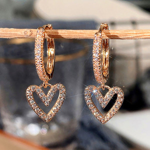 Orecchini Pendenti a Cuore Traforato per Donne, Accessori Dolci e Romantici per Uso Quotidiano e Regalo - Product Image 1