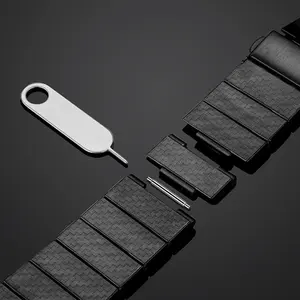 Bracelet de montre de luxe CAOWTAN pour <span class=keywords><strong>Huawei</strong></span> <span class=keywords><strong>GT2</strong></span> 3 20mm 22mm pour bracelets de montre Samsung 4 5 <span class=keywords><strong>Pro</strong></span> bracelet à motif en Fiber de carbone classique - Product Image 2