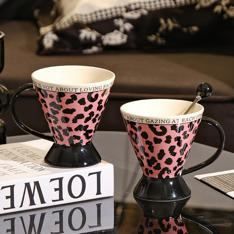TASSE ROSE + CUILLÈRE