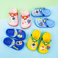 Vente en gros de sabots à plateforme EVA pour enfants chaussures Offre Spéciale couleurs mélangées sandales et pantoufles pour enfants mignons et antidérapants pour l'extérieur