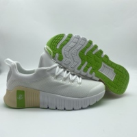Chaussures de sport avec empeigne perforée pour une respirabilité maximale dans la chaleur urbaine |   Semelle intermédiaire rembourrée pour des mouvements agiles sur les rues de la ville