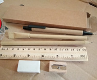 Set de papeterie multifonctionnel en bois pour crayons en carton Stylo à bille Taille-crayon Gomme Papier écologique Coffret cadeau
