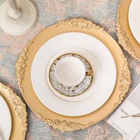 Assiettes de chargeur en plastique à bord rond à volants avec bordure dorée pour dîner, décoration de Table de mariage