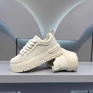 Chaussures pour hommes, nouvelle collection, style polyvalent, respirantes, baskets sportives décontractées, version à semelle épaisse, chaussures de skate pour hommes - Product Image 1