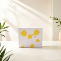 Boîtes d'expédition personnalisées en carton ondulé blanc robuste et recyclable avec impression abstraite jaune