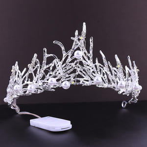 Accesorios para el Cabello con Luces LED, Corona Brillante de Aleación con Cristales de Estrás y Luz Intermitente para Fiestas de Cumpleaños - Product Image 5