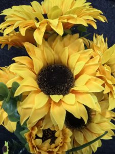 <span class=keywords><strong>Bouquet</strong></span> de tournesols artificiels faits main de style européen avec tiges en plastique - Décoration rustique pour la maison, idéal pour les mariages et les douches nuptiales - Product Image 3