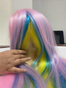 Cabeza de maniquí colorida de 24-26 "con pelo sintético 100%, cabeza de muñeca de cosmetología de peluquería profesional para novia, cabeza de entrenamiento - Product Image 4