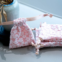 Vente en gros de mini sac à cordons à fleurs mignonnes emballage de bijoux pochette de rangement cadeaux petit sac à cordons floral