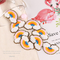 Vente en gros de nombreuses couleurs paillettes chenille dessin animé coeur sourire arc-en-ciel foudre fer sur patchs