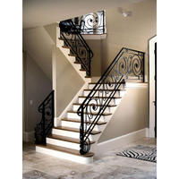 Escalier en fer forgé de style européen moderne à motifs artistiques avec rampes en acier inoxydable pour villas, installation supérieure, résistant à l'eau