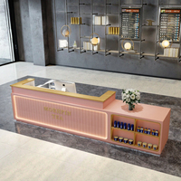 Comptoir de réception commercial moderne de luxe en bois massif avec éclairage LED pour hôtels, centres commerciaux, bureaux, salons de thé/gâteaux, et comptoirs de caisse