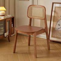 Chaise de salle à manger en rotin moderne de luxe avec accoudoirs, couleur bois naturel massif, pour restaurant et hôtel, vente en gros