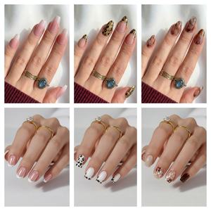 Ongles press-on 3D blancs à bout français, carrés moyens nude à coller <span class=keywords><strong>pour</strong></span> mariée, <span class=keywords><strong>mariage</strong></span> et enterrement de vie de jeune fille - Product Image 4