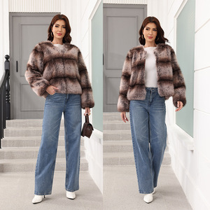 2025 européen américain femmes nouveau manteau de fourrure automne hiver Collection large rayure verticale col court Imitation Faux renard teint - Product Image 2