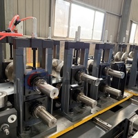 Ligne de production entièrement automatique de profilés en C avec poinçonnage en ligne et découpe hydraulique pour poutrelles en acier léger