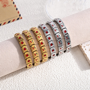 Ciondolo Italiano in Acciaio Inossidabile Placcato Oro 18K con Charm a Forma di Fragola e Ciliegia, Non si Ossida, per Bracciale Charm Italiano - Product Image 2