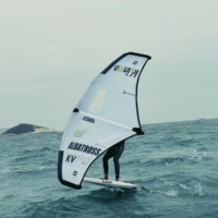 Aile de foil Kinma pour le wingfoil, le windsurf et le surf hydrofoil