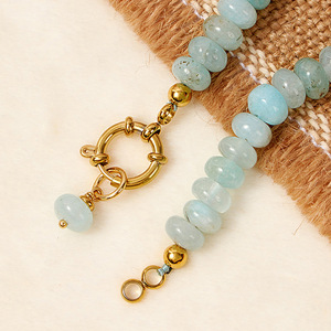 Collana Artigianale con Perle di Acquamarina e Chiusura a Scatto Placcata in Oro Vero, Gioielli Estivi da Spiaggia in Acciaio al Titanio - Product Image 4