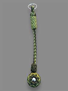 Portachiavi a pugno di scimmia in paracord verde muschio nero con sfera d'acciaio da 1 pollice avvolta in paracord decorativo - Product Image 2