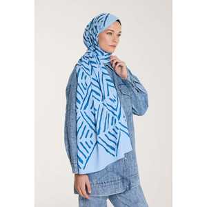 ผ้าพันคอไหมพิมพ์ลายดิจิตอลสีฟ้าอ่อนรูปตัววีสำหรับผู้หญิง ใช้งานได้หลากหลาย - Product Image 2