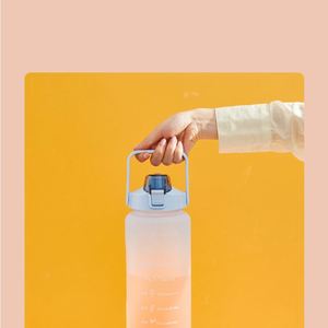 Bouteille d'eau de sport en plastique Tritan SK PC sans BPA, personnalisable avec logo, 64oz (2000ml) / 2 litres, pour la vente en gros - Product Image 3