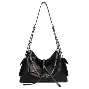 Sacs à bandoulière en chaîne de style féminin haut de gamme personnalisés en gros, sacs fourre-tout en cuir PU de grande capacité avec doublure en polyester - Product Image 6