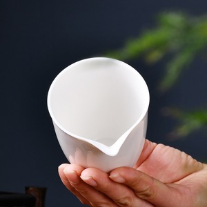 200ML Céramique Blanche Fair Mug Chinois <span class=keywords><strong>Gong</strong></span> <span class=keywords><strong>Fu</strong></span> Distributeur de Thé Porcelaine Blanche Gongfu Tea Fair Cup Chine Pichet à Thé Chaud - Product Image 3