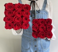 Rose éternelle conservée en usine personnalisée dans un coffret cadeau carré