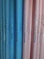 Tissu de rideau à motif de feuilles et d'arbres printaniers haute précision, le plus vendu, idéal pour les besoins d'occultation de la lumière de la pièce.